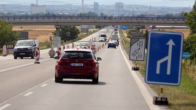 Opravy čtyřproudé silnice mezi Olomoucí a Přáslavicemi