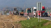 Bělkovice - Lašťany - Dlouhé kolony v místě práce na silnici