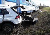 Těžká dopravní nehoda na železničním přejezdu mezi Moravským Berounem a Domašovem nad Bystřicí.