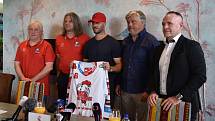 Hokejisté Olomouce na tiskové konferenci představili hvězdnou posilu - Davida Krejčího.
