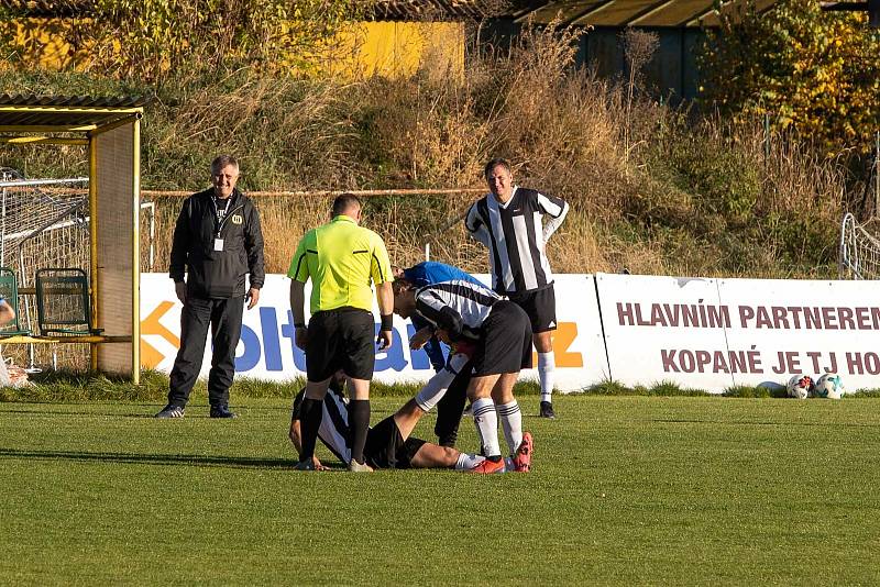 Hodolany (v pruhovaném) porazily Šumvald 4:1. Ilustrační foto