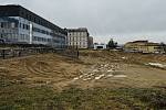 Pozemek po zbourané historické budově "Franz Josef" - místo pro nový superpavilon v olomoucké fakultní nemocnici, 1. ledna 2023