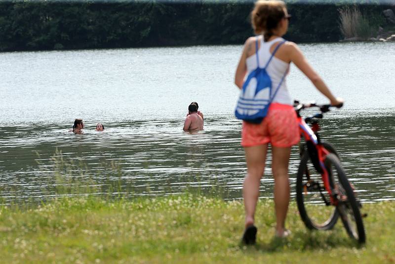 Přírodní koupaliště v bývalém lomu Litovel Nová Ves.