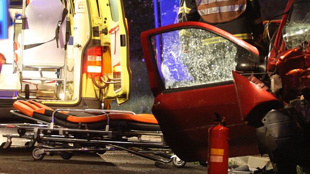 Tragická nehoda na Žďársku: mladá řidička po srážce aut u Stržanova zemřela