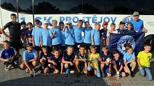 Malí fotbalisté 1.SK Prostějov, kteří byli účastníky těžké dálniční nehody 11. června, na výletě v Olomouci