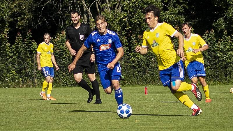 Béčko Sigmy Olomouc (v modrém) v přípravě porazilo Šumperk 4:0.