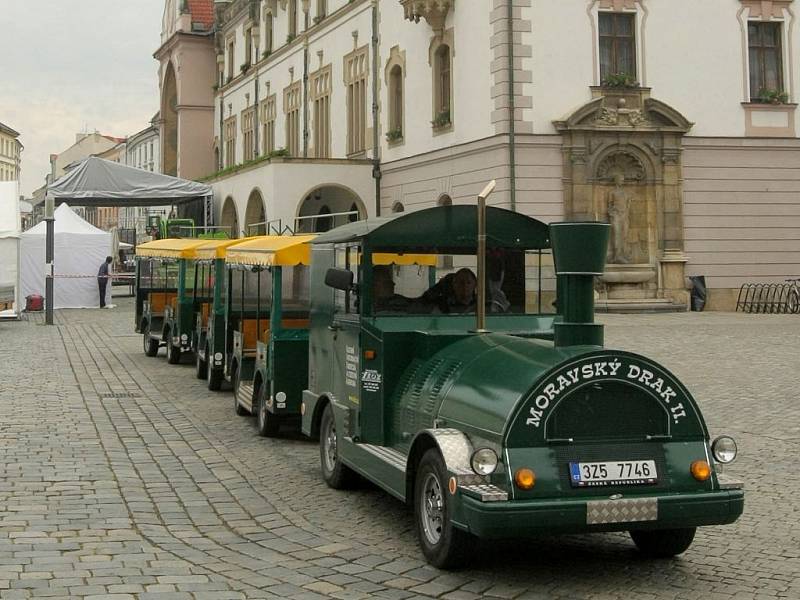 Turistický vláček v Olomouci. Ilustrační foto