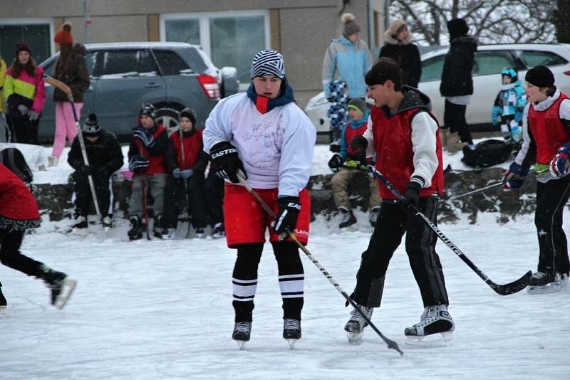 Hokejisté se na lašťanském rybníku utkali v prvním ročníku hokejových her Winter classic games.