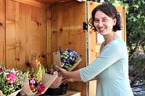 Netradiční květinový automat Anety Moravcové lidé najdou v areálu olomouckého letního kina