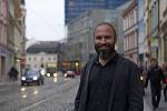 Olomoucký architekt Petr Daněk pokreslením chodníků v ulici 8. května ekologickým křídovým sprejem nespáchal trestný čin.