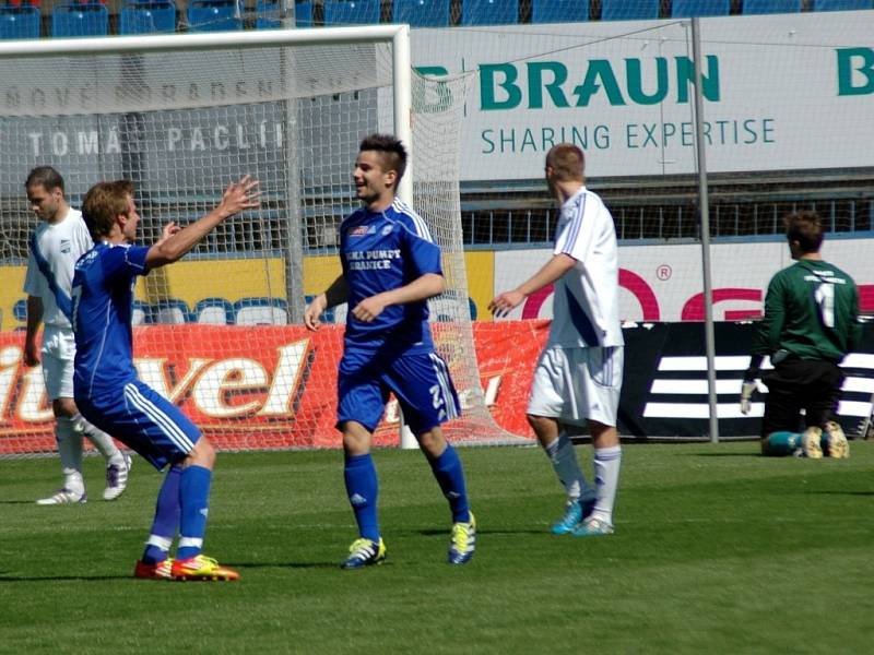 Fotbalisté Sigmy Olomouc B (v modrém) proti Frýdku