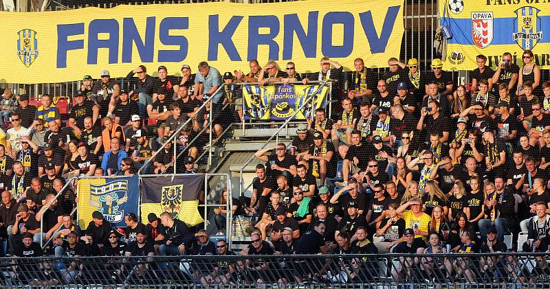 Fanoušci Opavy na Andrově stadionu v Olomouci v zápase se Sigmou (13.9.2019)