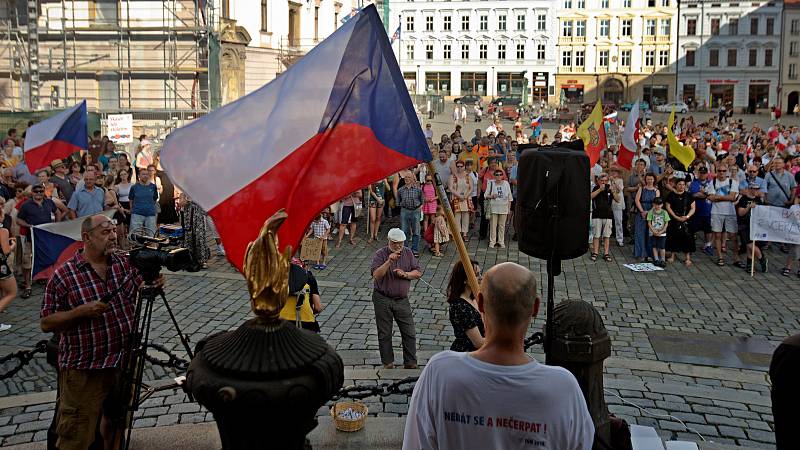 Demonstrace za nezávislost české justice a proti Andreji Babišovi v Olomouci - 11. 6. 2019