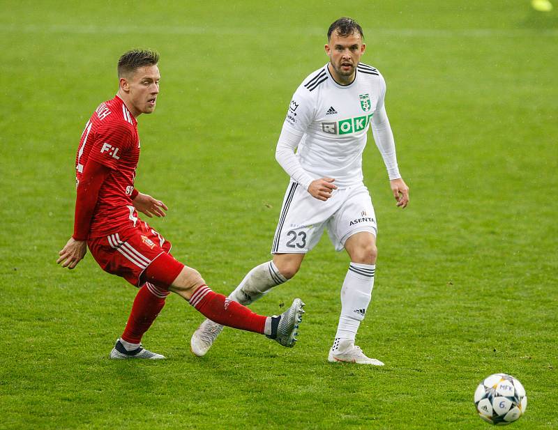 Fotbal MFK Karviná - SK Sigma Olomoucvlevo Lukáš Kalvach, vpravo Lukáš Budínský