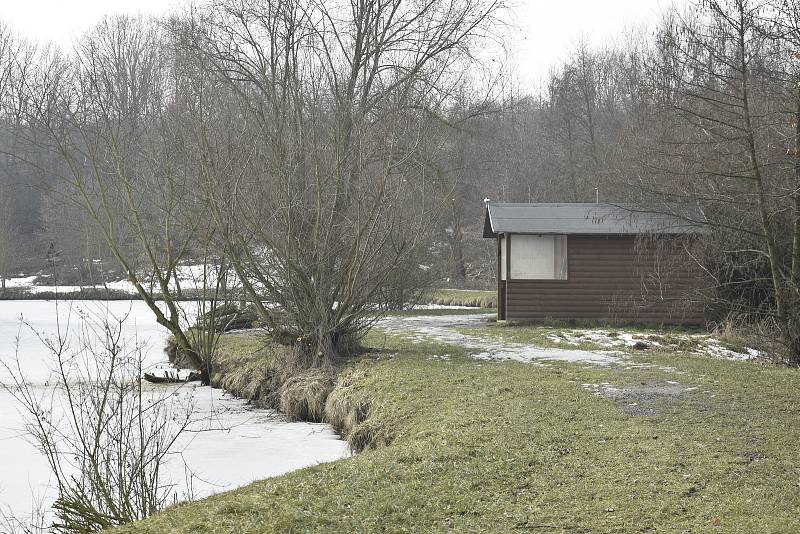 Rekreační areál v Sobáčově. Zájemci mají možnost ubytovat se v chatkách