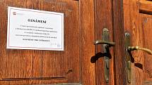 Budova Arcibiskupství olomouckého je do odvolání pro veřejnost uzavřena