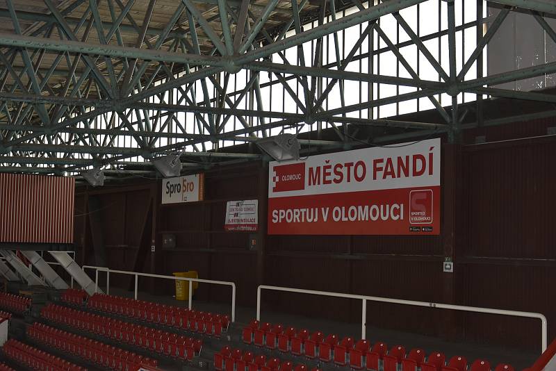 Začala rekonstrukce střechy Zimního stadionu v Olomouci, 5. 5. 2021