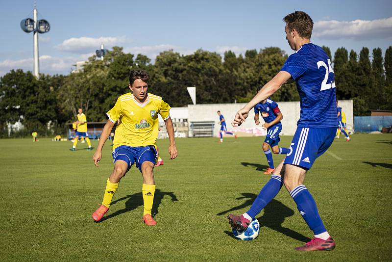 Béčko Sigmy Olomouc (v modrém) v přípravě porazilo Šumperk 4:0.