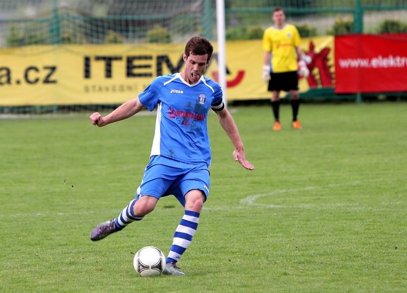 FC Dolany (v bílém) vs. Tatran Litovel