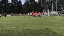 Fotbalisté Mohelnice (v bílém) padli ve Šternberku 0:2.