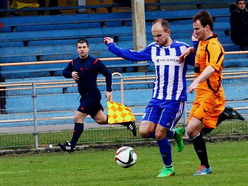 Pavel Jeřábek a Václav Koutný. Uničov (v modré) proti Zábřehu