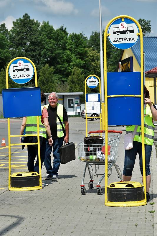 Vznik provizorního autobusového nádraží v Příčné ulici v Litovli, 12. 6. 2020