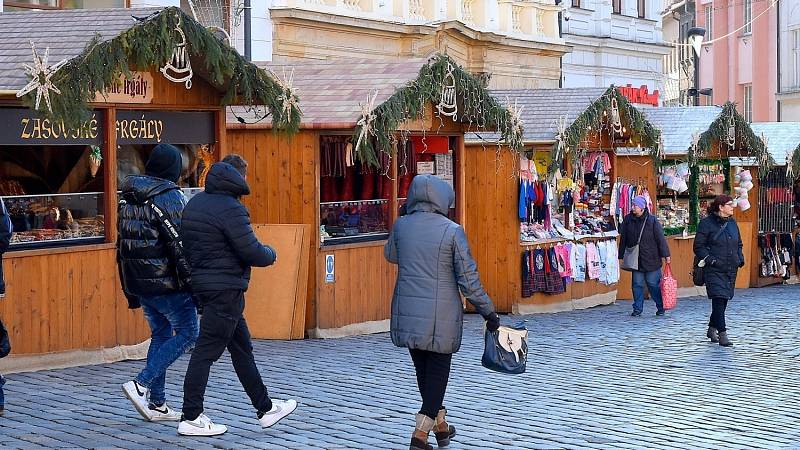 Zimní jarmark v centru Olomouce otevřel, 3. prosince 2021