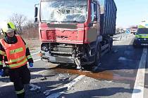 Srážka náklaďáku a dodávky na hlavním tahu Olomouc - Přerov u Velkého Týnce, 8. března 2022
