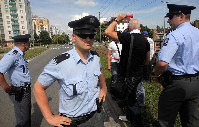 Odboráři z různých koutů regionu při protestním pochodu Olomoucí 