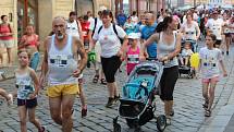 Součástí Olomouckého půlmaratonu je i Rodinný běh. V 17 hodiny se na něj vydaly stovky účastníků.