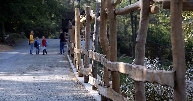 Olomoucká zoo na konci září 2019: po vichřici nové ohrady, opravený Lanáček a hromada vytěženého dřeva