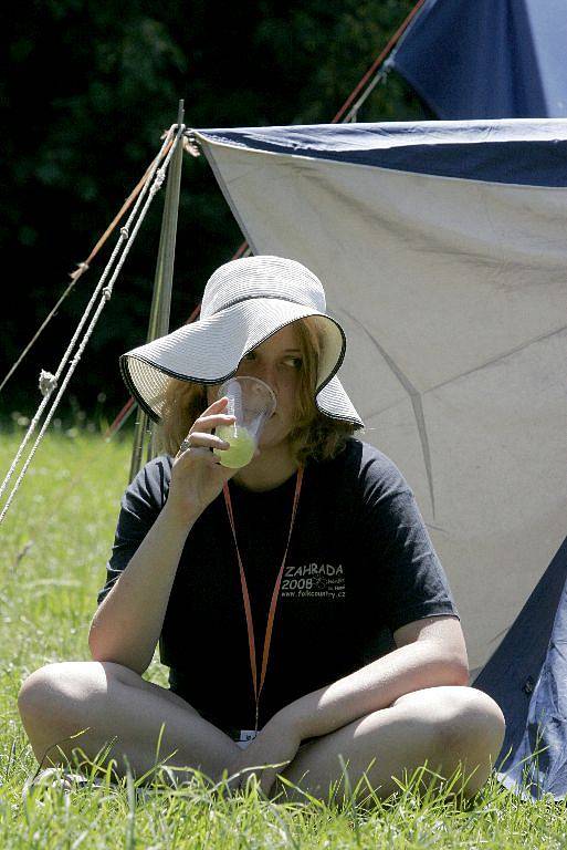 Stanové městečko návštěvníků festivalu Zahrada