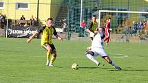 Nové Sady (ve žlutém) prohráli v olomouckém divizním derby s 1. HFK Olomouc doma 3:4.