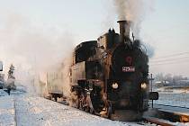 Historický parní vlak vypraví České dráhy v neděli 4. prosince z Olomouce do Uničova a Senice na Hané. Dospělí i děti se během jízdy mohou těšit na mikulášskou nadílku.