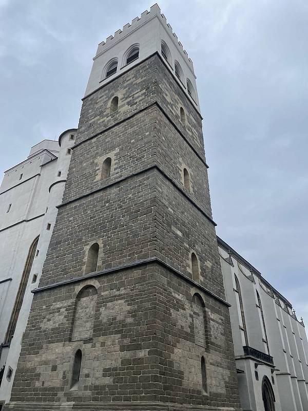 Věž kostela sv. Mořice v Olomouci. 15. října 2021