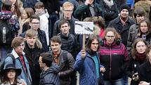 Protest studentů UP a středních škol na Žižkově náměstí v Olomouci