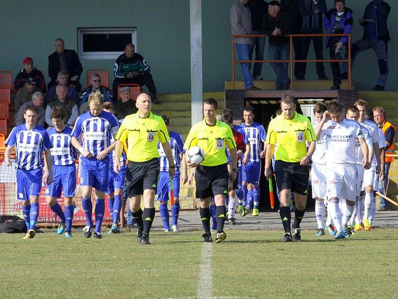 Uničov (v modrém) proti juniorce Sigmy