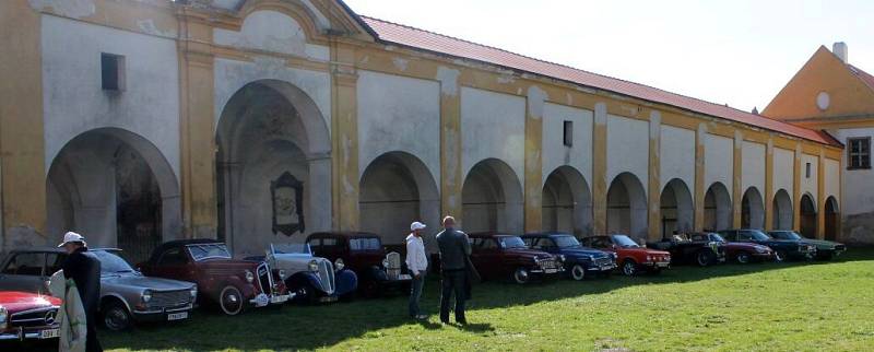 Dostaveníčko motorových veteránů na Svatém Kopečku