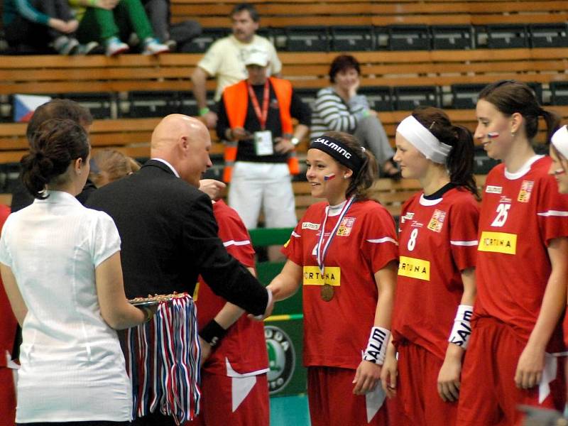 České juniorské florbalistky vybojovali na mistrovství světa v Olomouci bronzové medaile.