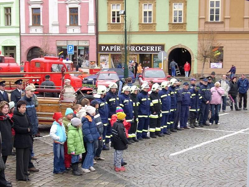Nastoupená jednotka dobrovolných hasičů v Uničově