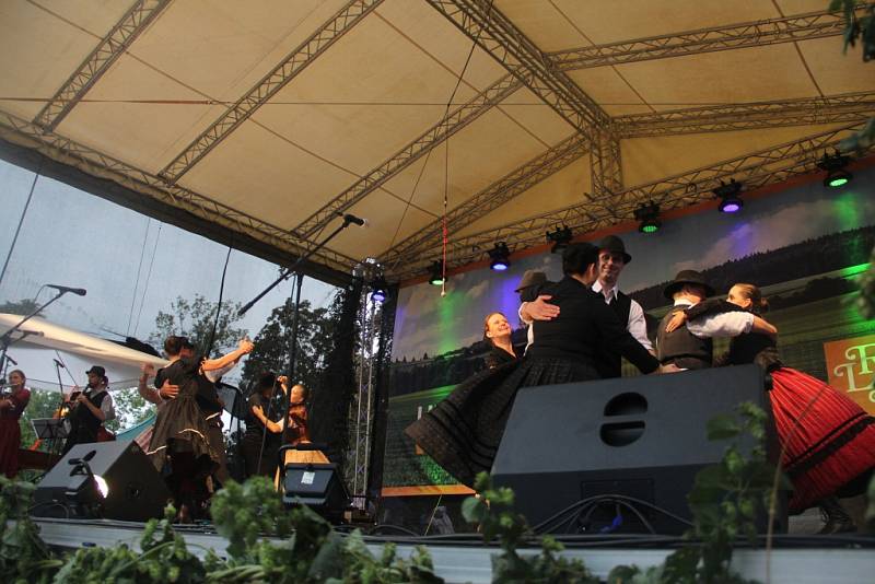 Ve Velké Bystřici se koná 28. ročník mezinárodního folklorního festivalu Lidový rok