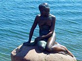 Malá mořská víla, symbol dánské Kodaně. Ilustrační foto