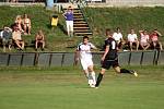 Fotbalisté Holice B (v černém) vs. Dolany