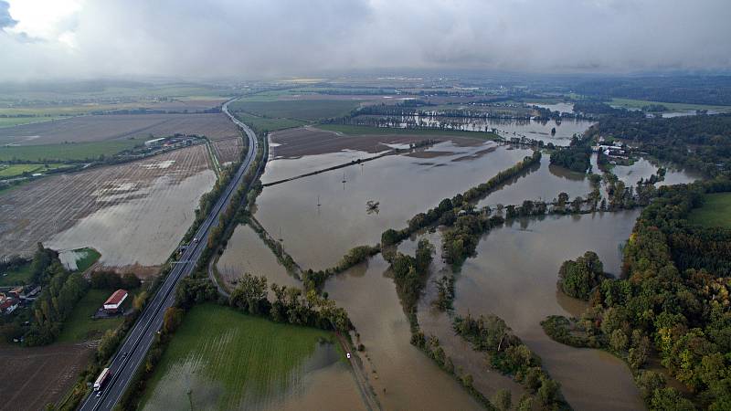 Rozlitá řeka Morava na Císařských loukách 15.10.2020.