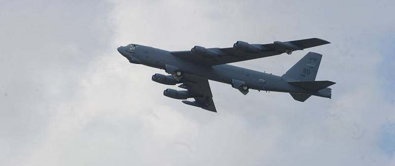 Americký bombardér B-52 na Dnech NATO na mošnovském letišti