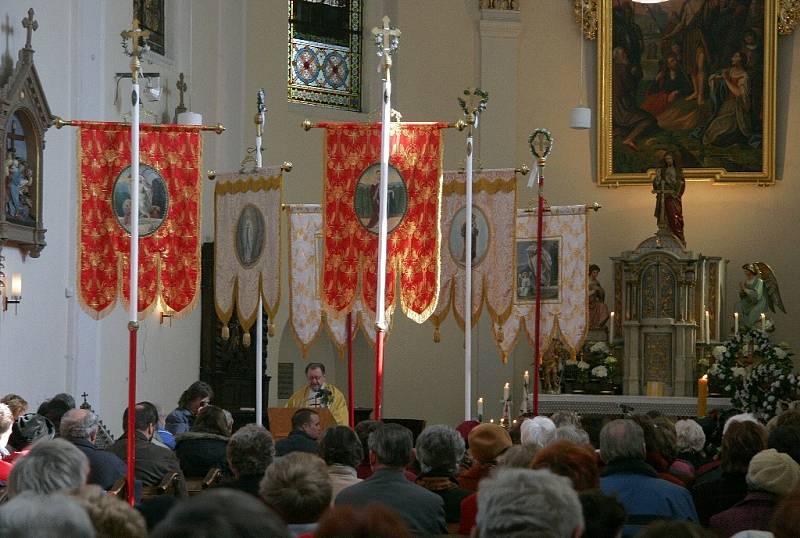 Všechny průvody se setkají na velikonoční mši v bohuňovickém kostele.