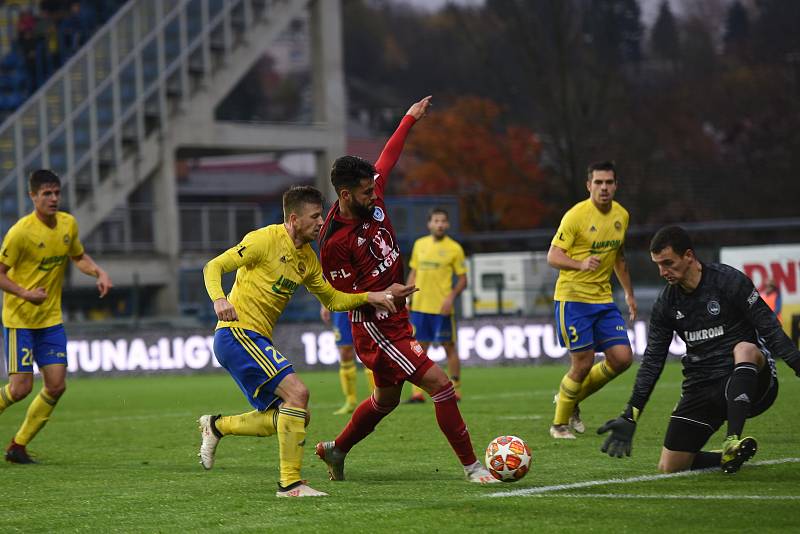 Fotbalisté Zlína (ve žlutém) porazili v nejvyšší soutěži na domácím hřišti Olomouc 1:0.