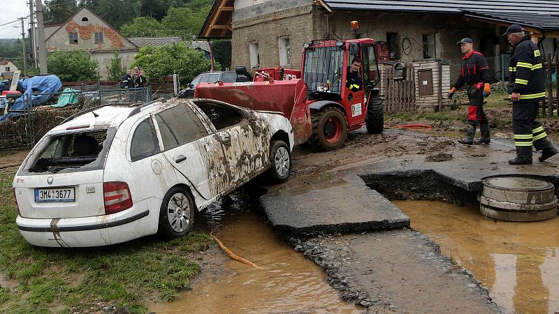 Břevenec, místní část Šumvaldu, po bleskové povodni. 8.6.2020 odpoledne