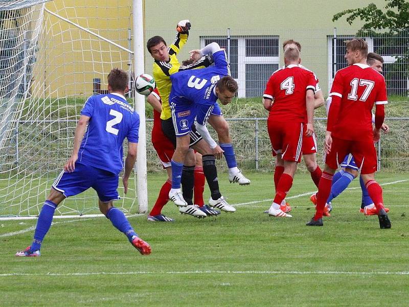 Fotbalisté Uničova (v červeném) proti Sigmě B