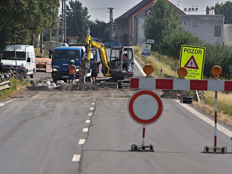 Úplnou uzavírku vytížené silnice I/55 Olomouc – Přerov doprovází komplikované objížky